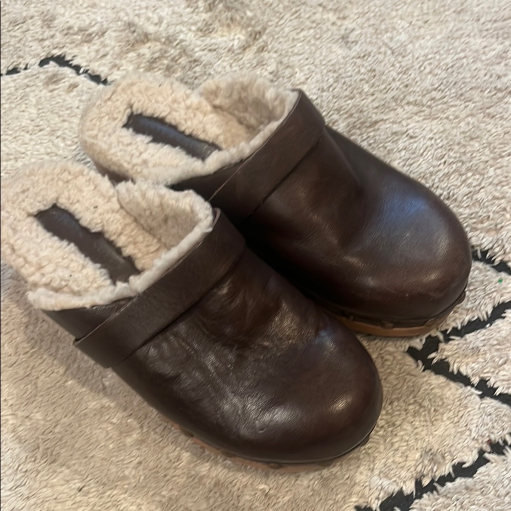 Women’s Brown Faux-Shearling Lined Clog Mules